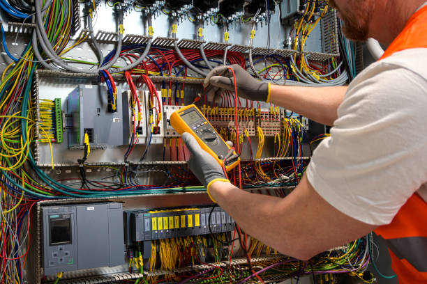 Best Licensed Electrician  in Golf Manor, OH